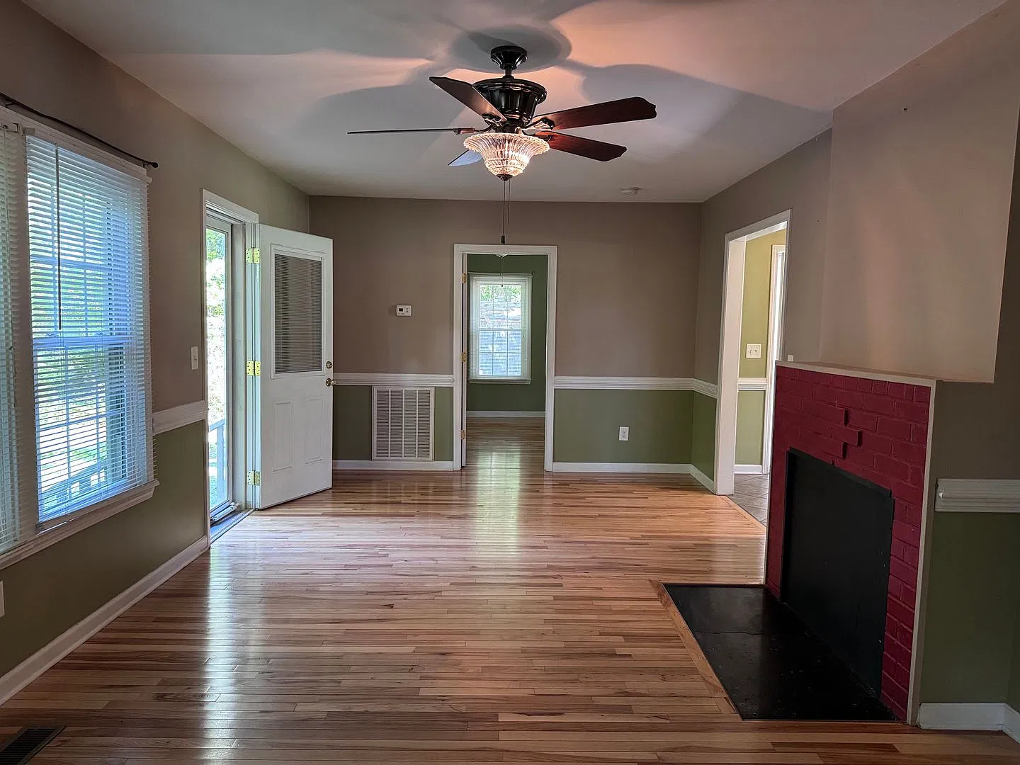 2 Bdrm 1 Ba Home Available Now!! — Photo 4
