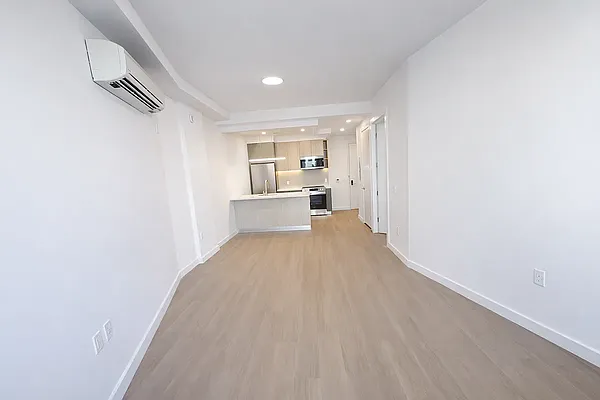 Living room, photo 1