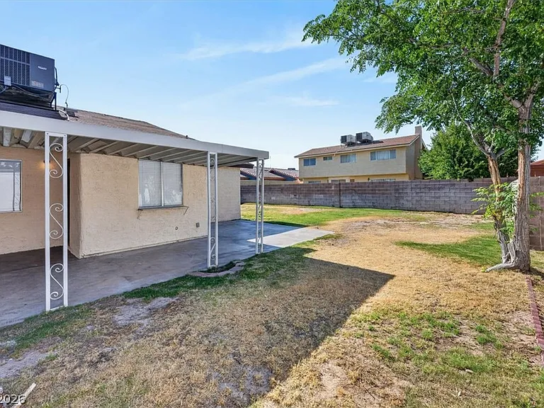 6834 Grandola Dr — Photo 31