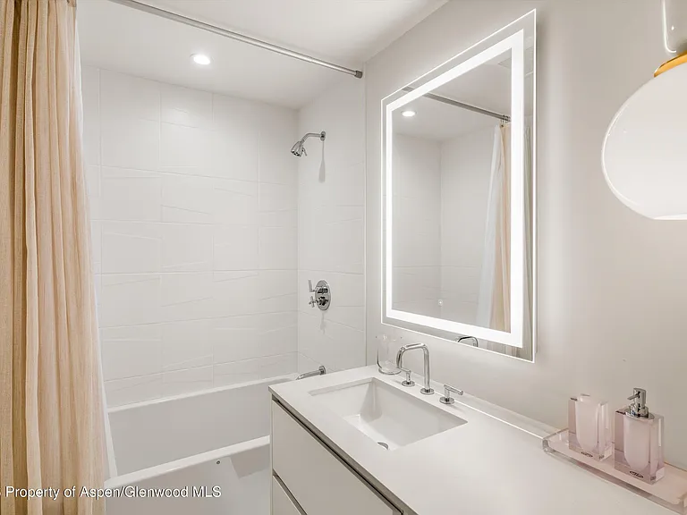 650 S Monarch St #7 — Photo 18