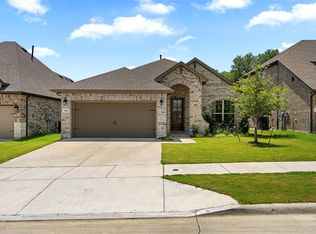 8608 Spindletop Dr, Fort Worth, TX 76120