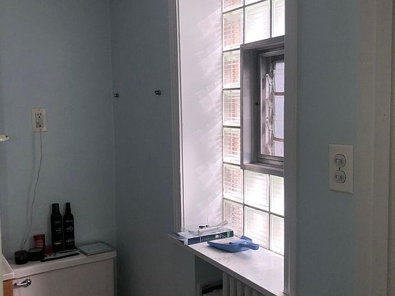 4th image of 3415 N Hoyne Ave