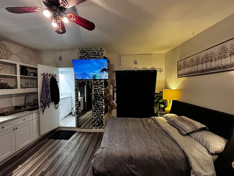 2247 Brant St #7 — Photo 33