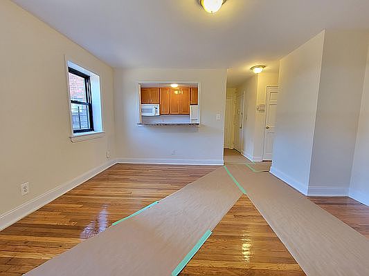 2nd image of 20-25 Crescent St #1A