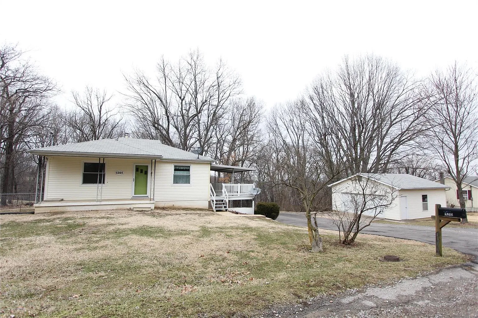 5205 Roberta Dr photo 1