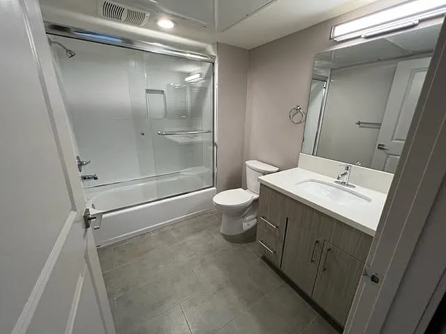 14848 Delano St #301 — Photo 7