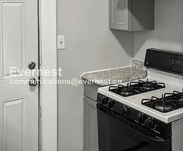1093 Georgia Ave — Photo 2
