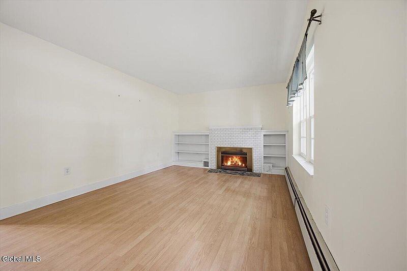 3rd image of 182 Roweland Avenue