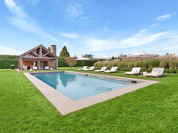 3rd image of 840 Sagaponack Ct