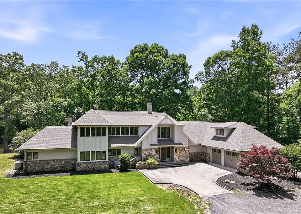 3735 Smithtown Rd