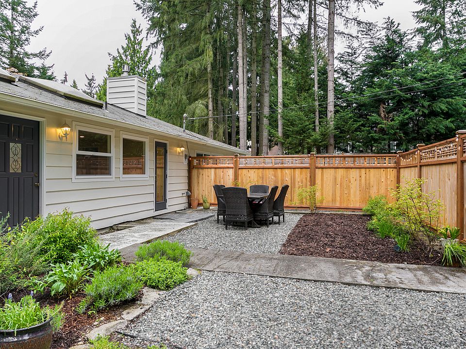 1st image of 831 216th Ave NE