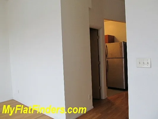 Rented by FlatFinders Realty | media 8