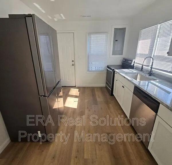 1665 Elaine Rd — Photo 6