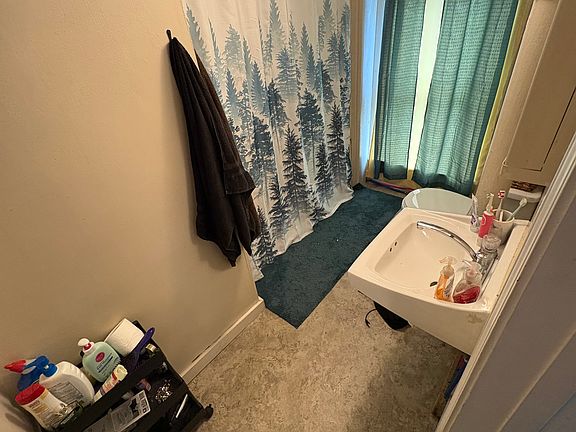 4th image of 132 S Main St #1