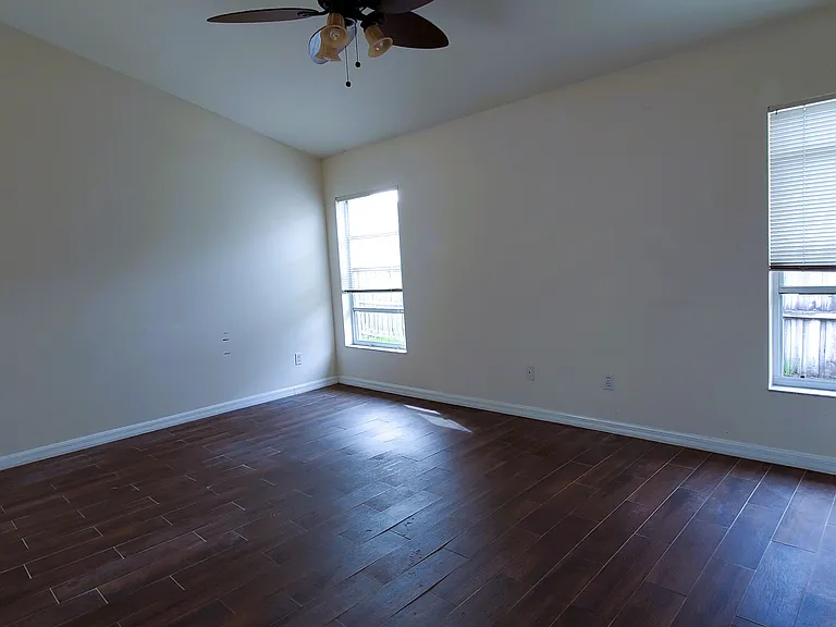 18110 Palm Breeze Dr — Photo 12