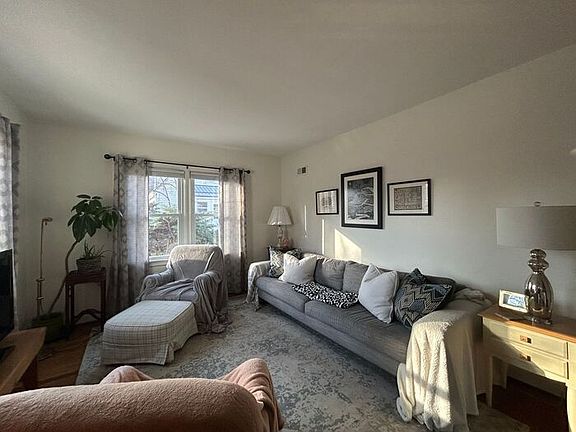 5th image of 421 Garden St