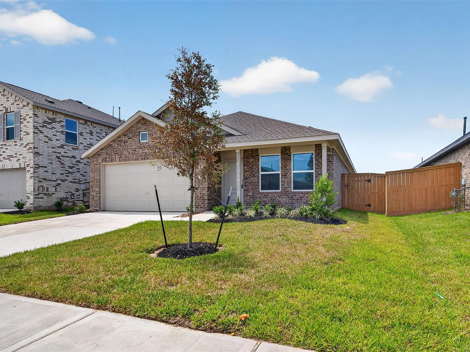 4 bed, 2.0 bath, 1924 sqft, $2,400 — Photo 3