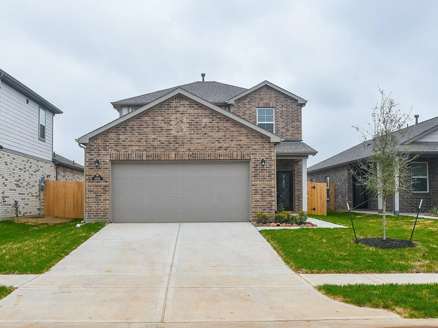4 bed, 2.5 bath, 2003 sqft, $2,650 — Photo 1