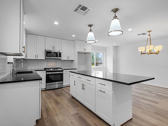 3rd image of 1826 Quailwood Dr