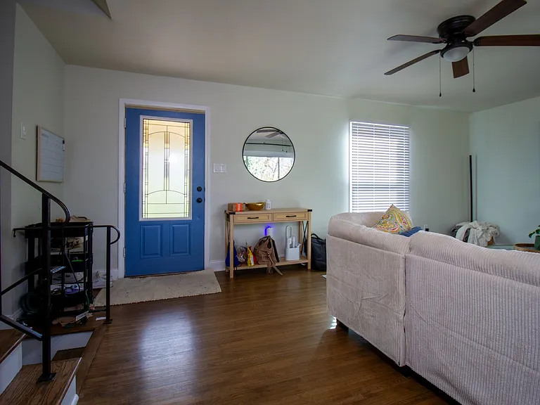 3520 Sargeant Dr — Photo 2
