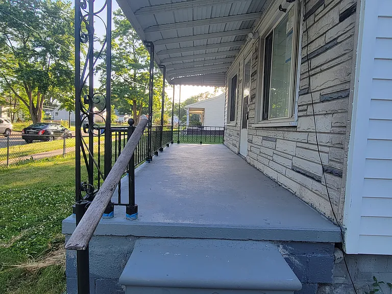 7027 Chalmers Ave — Photo 5