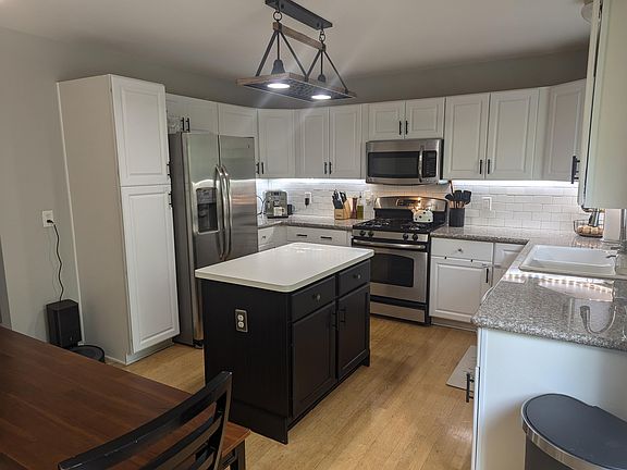 3rd image of 326 Eagle Landings Ct