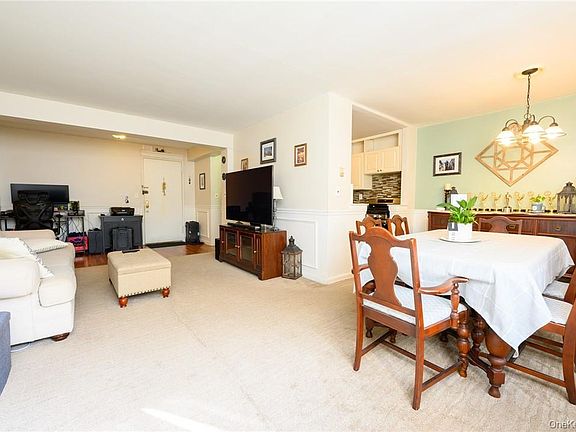 5th image of 4 Sadore Ln APT 3J