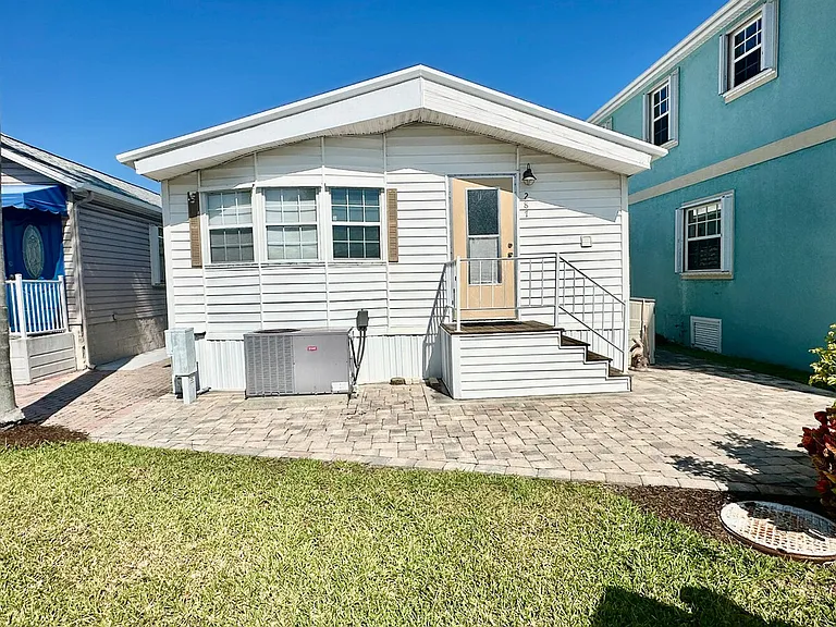 274 Nettles Blvd #ID1537522P — Photo 11