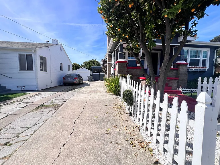 2355 Cherry St — Photo 53