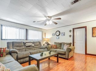 1423 Burbank St, Baytown, TX 77520