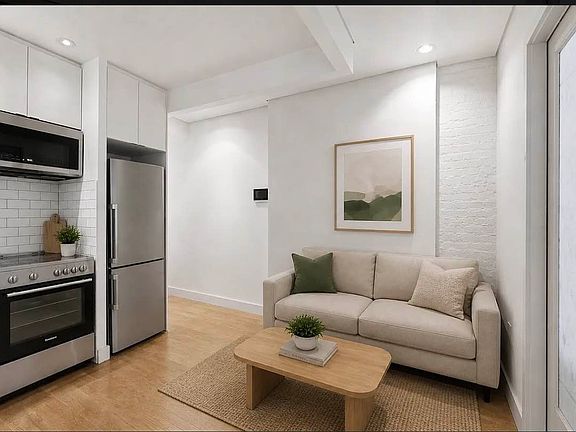 3rd image of 146 Mulberry St APT 5