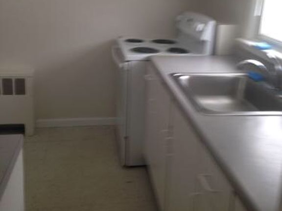 Kitchen. Electric stove