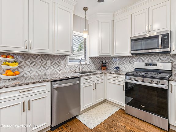 5th image of 34 Lexington Ln