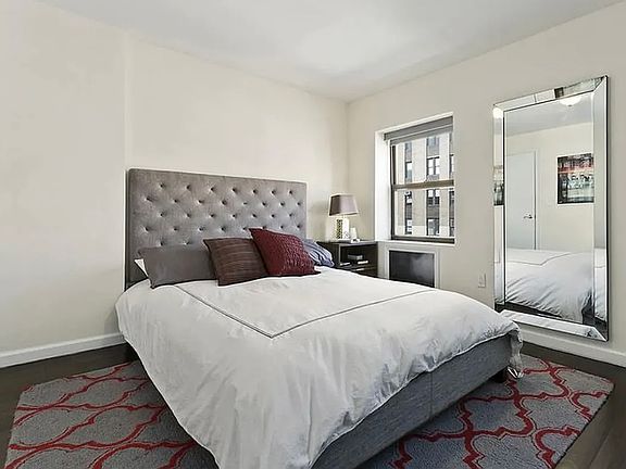 4th image of 250 W 14th St APT 4