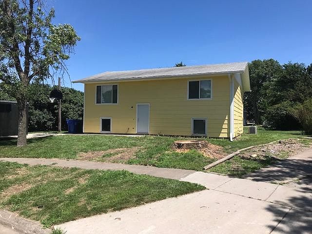 2nd image of 809 Radcliffe Cir