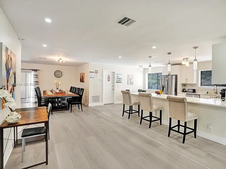 1018 Adams St — Photo 15