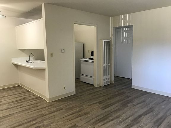 4th image of 971 Whitethorne Dr APT C