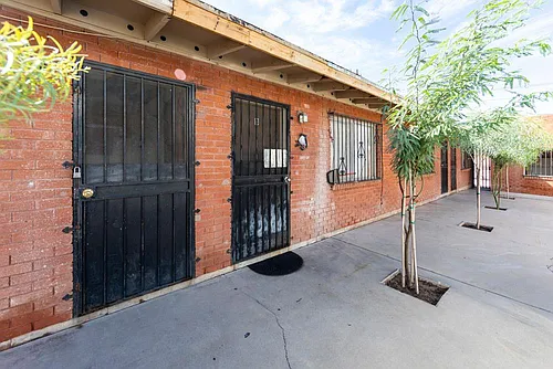 2216 S 6th Ave #4 Photo 1