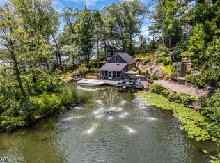 29 Air Castle Isle, Hopatcong Boro, NJ 07821