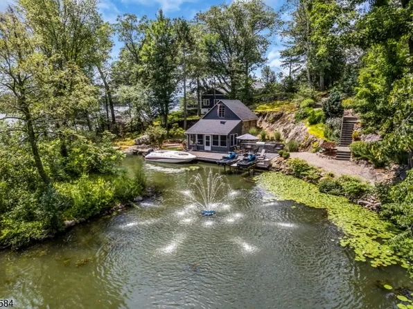 29 Air Castle Isle, Hopatcong Boro, NJ 07821