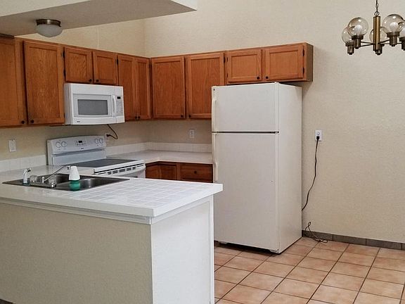 3rd image of 1011 Galvan Dr #7