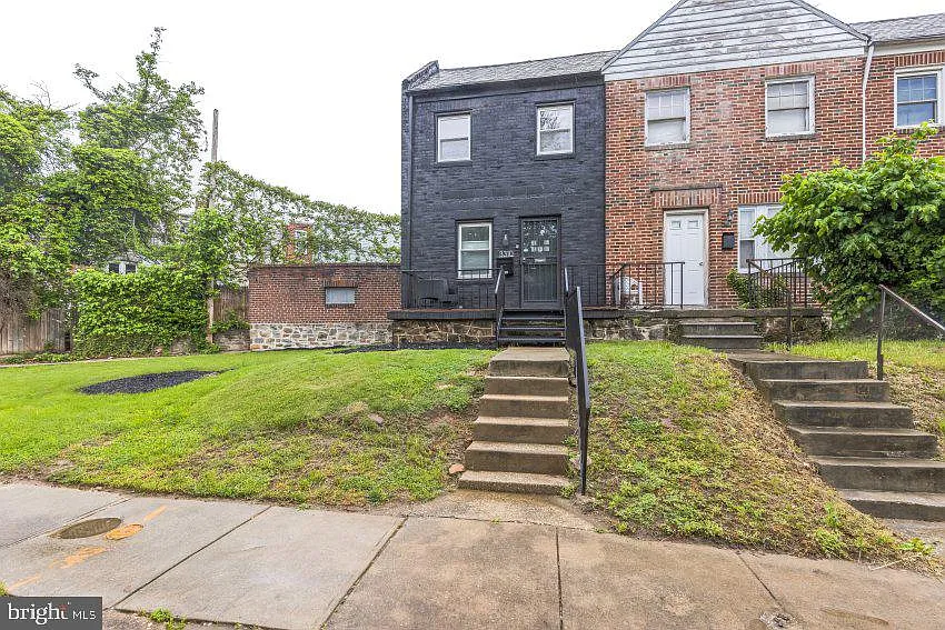 2 bed, 1.0 bath, 920 sqft, $1,550 — Photo 3