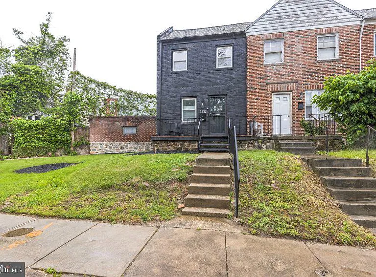 3310 Elbert St — Photo 3