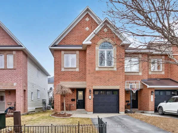 210 Hunterbrook St N, Ottawa, ON K2K 0E6