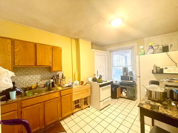 13 Perry St APT 2