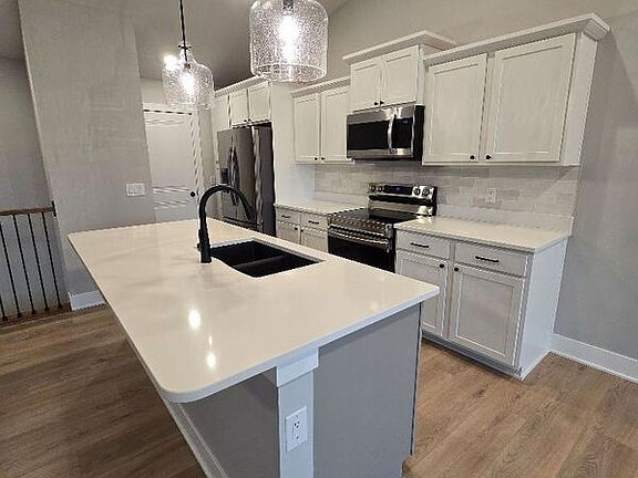 4th image of 300 SE Red Fern Dr