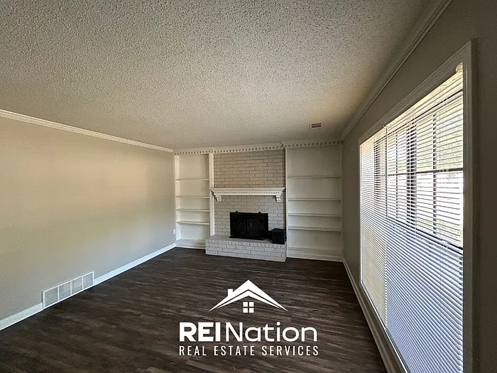 3 bed, 2.5 bath, 1737 sqft, $1,895 — Photo 2