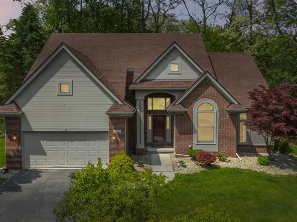 4610 Woodbine Cir, West Bloomfield, MI 48323