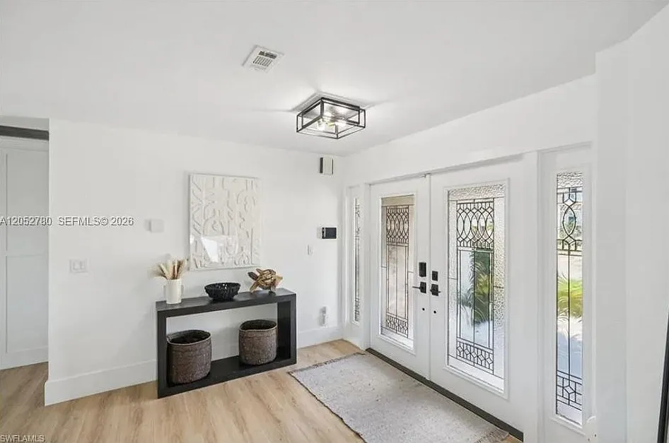 3 bed, 3.0 bath, 1940 sqft, $12,000 — Photo 4