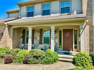 24584 Ridgeview Dr, Farmington Hills, MI 48336